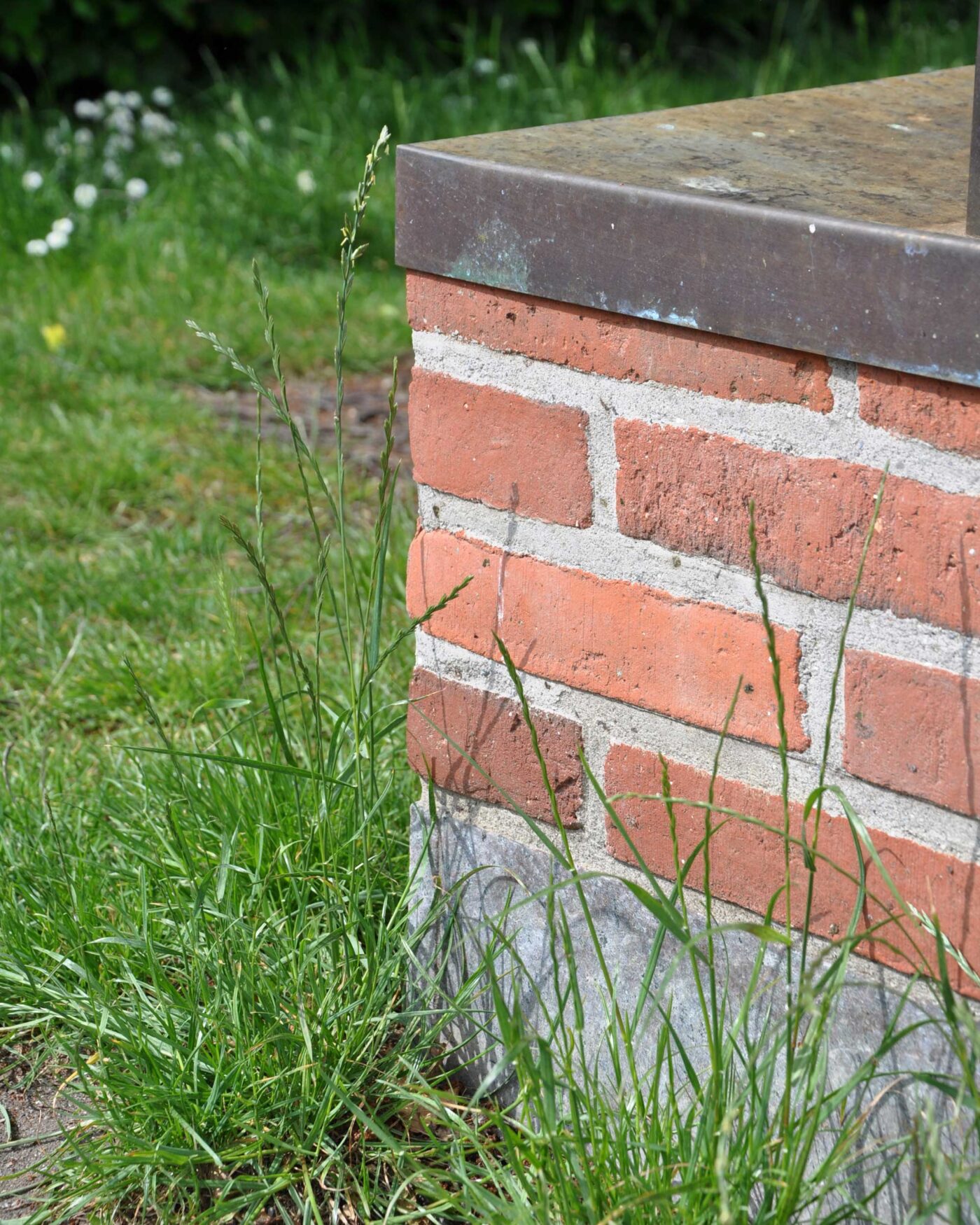 Simpel forbandt, udsnit af plint i De Gamles By